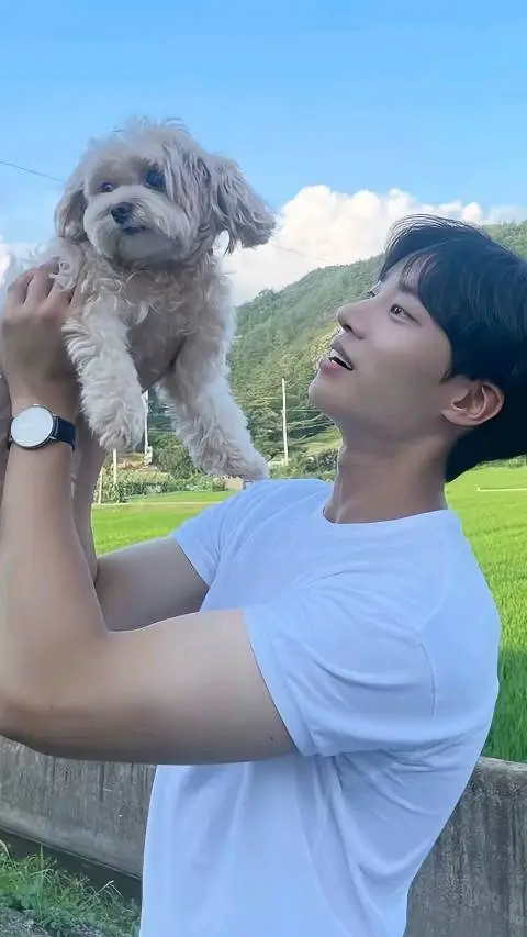 ai character: Choo Young-woo  background