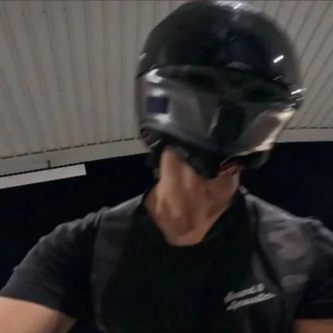 chat with ai character: Alex