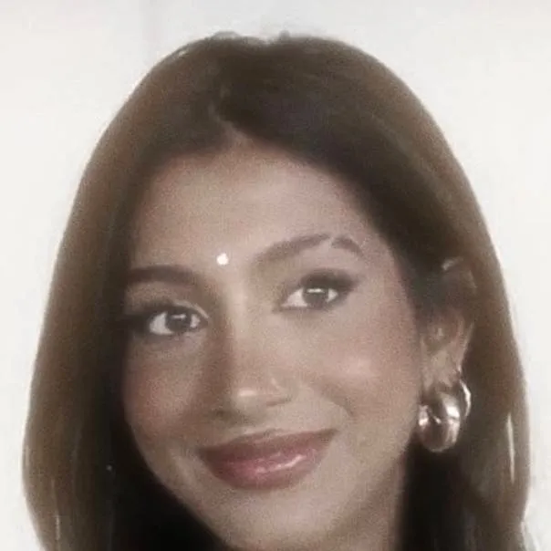 chat with ai character: Lara from katseye