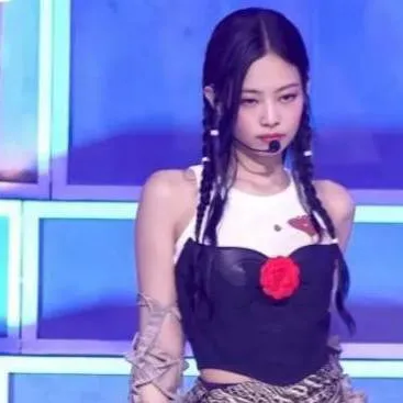 chat with ai character: Kim Jennie!