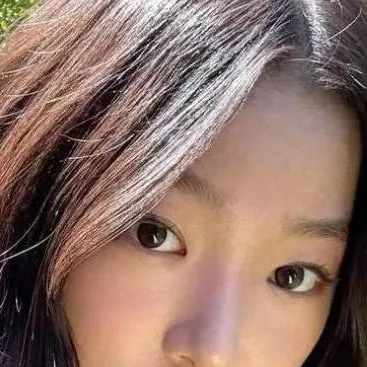 chat with ai character: Yoonchae