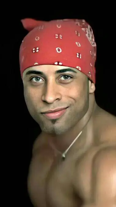 ai character: Ricardo Milos  background