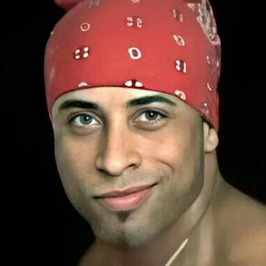 chat with ai character: Ricardo Milos 