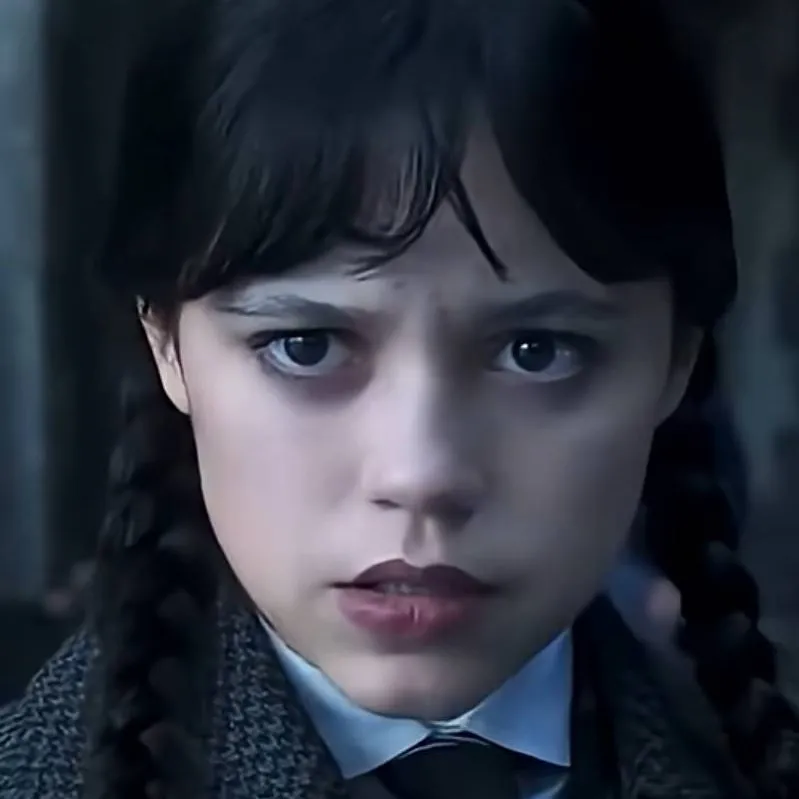 chat with ai character: Mercredi Addams 
