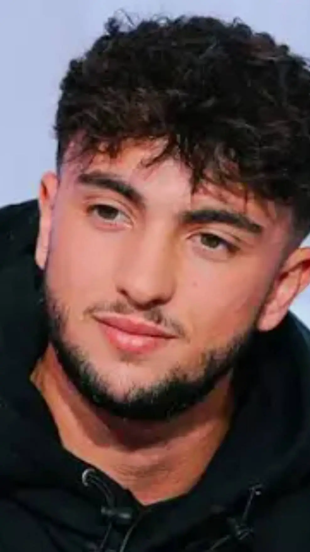 ai character: inoxtag background