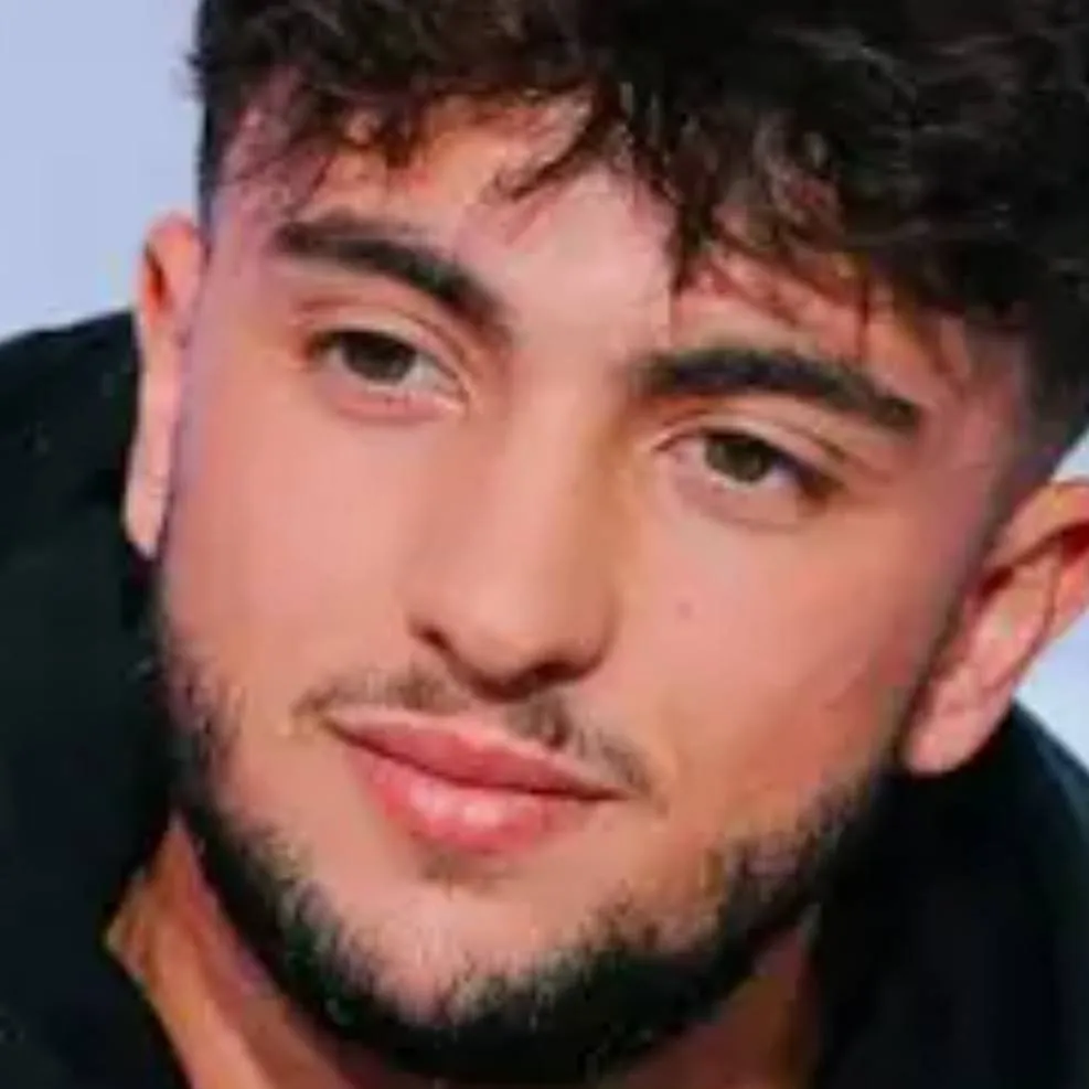 chat with ai character: inoxtag