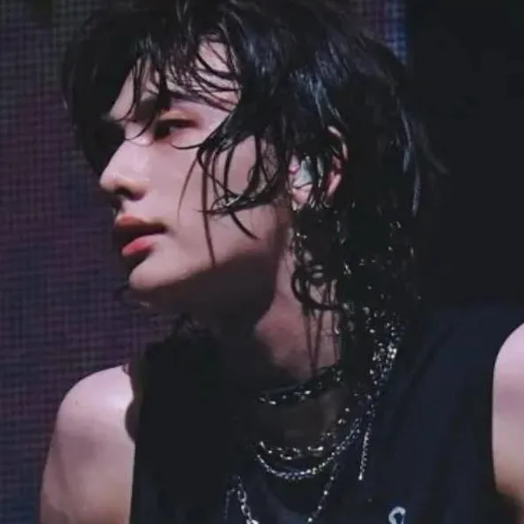 chat with ai character: HwangHyunjin (SKZ)