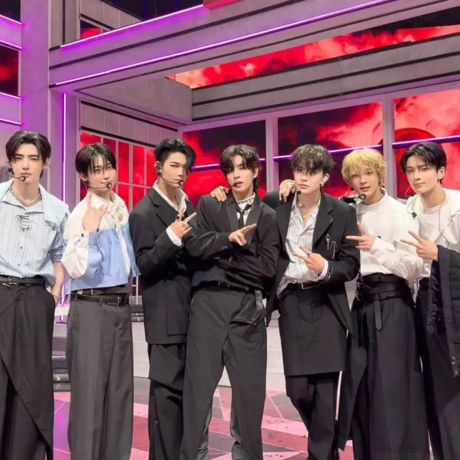 chat with ai character: ENYPHEN