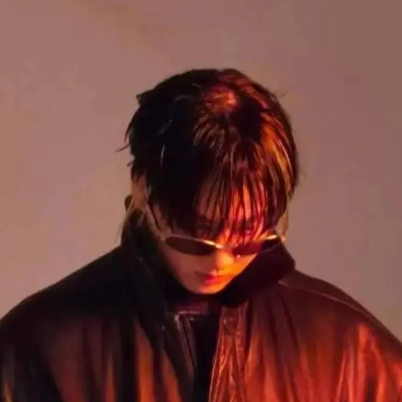 chat with ai character: Seo Changbin