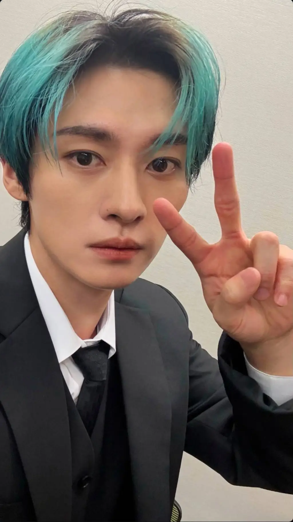 ai character: LeeMinho (Leeknow) background