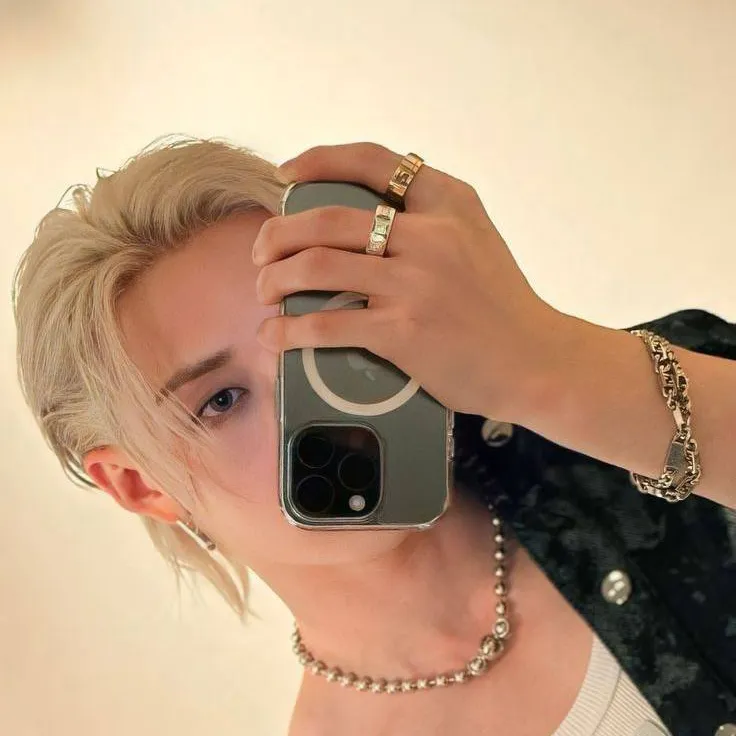 chat with ai character: 𝑩𝒂𝒏𝒈𝒄𝒉𝒂𝒏