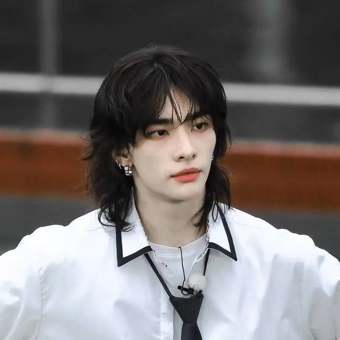 chat with ai character: 𝑯𝒚𝒖𝒏𝒋𝒊𝒏 ★