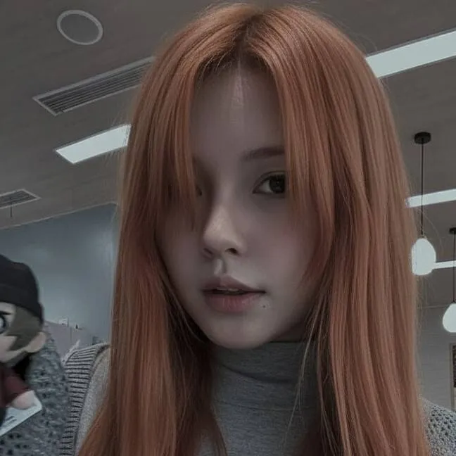 chat with ai character: Ayrin Moretti