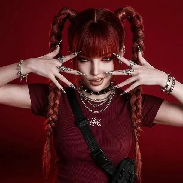 chat with ai character: Jade Bellaro