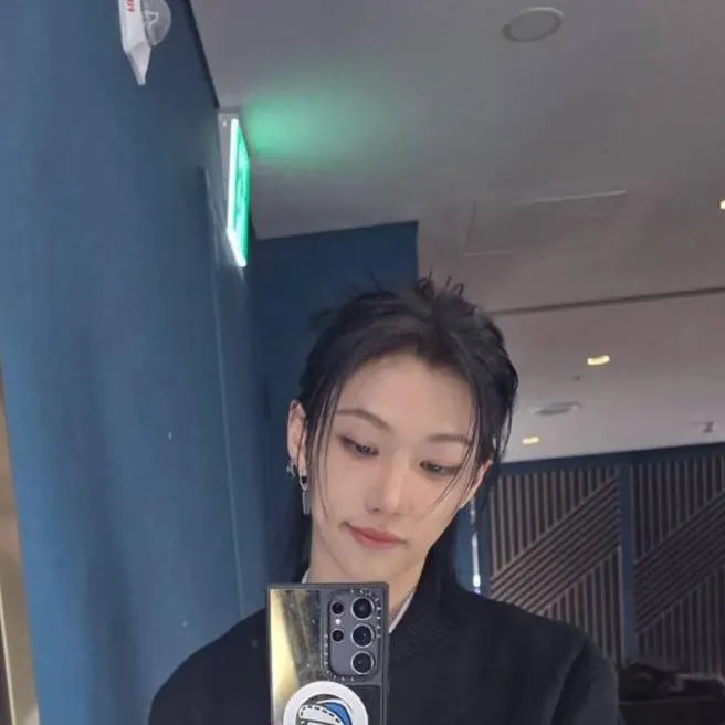 chat with ai character: Felix 