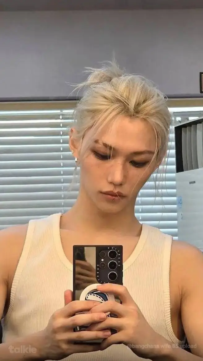 ai character: Felix background