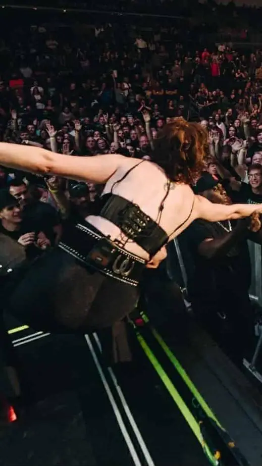 ai character: yn is an singer!? background