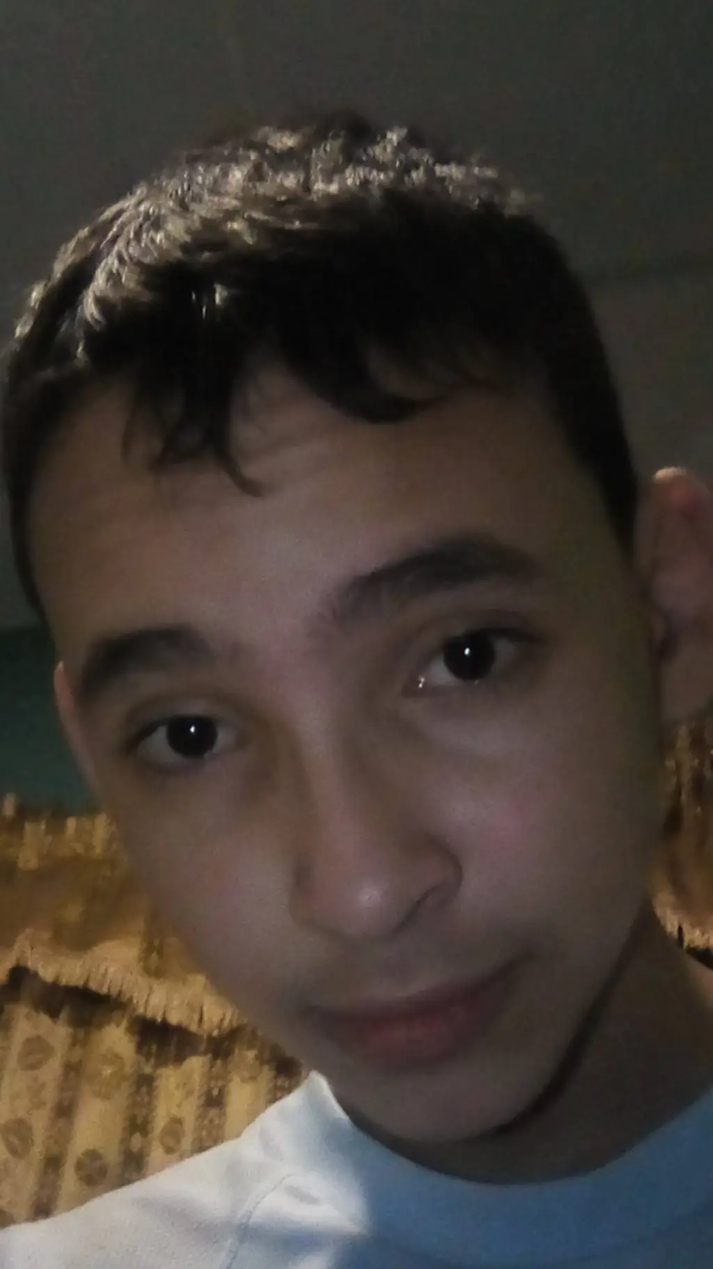 ai character: Erick Roberto background