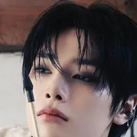 chat with ai character: I.N from SKZ
