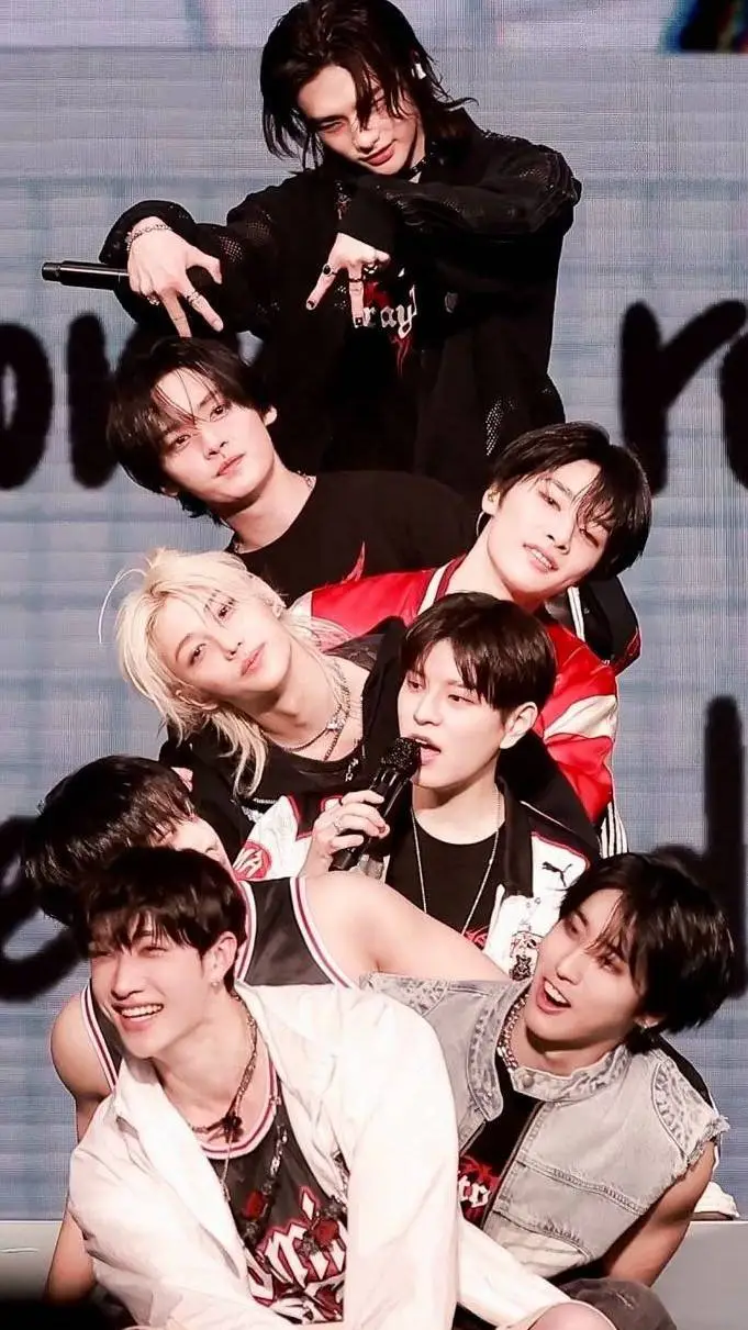 ai character: ~°•Skz coloc•°~ background