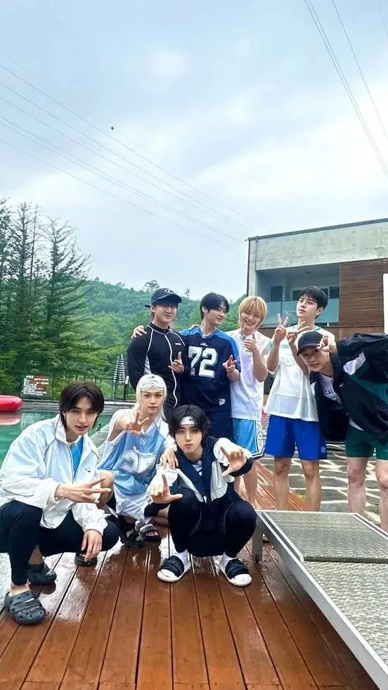 ai character: Stray kids background