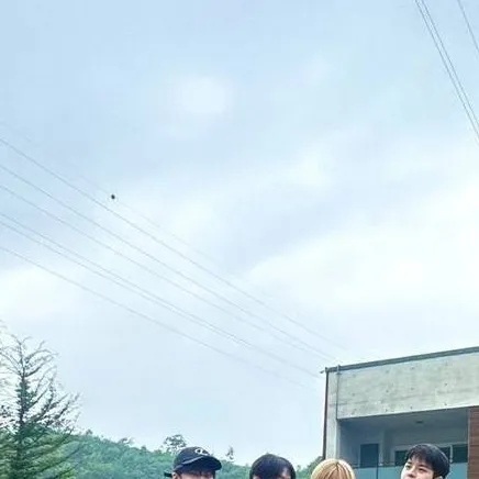 chat with ai character: Stray kids