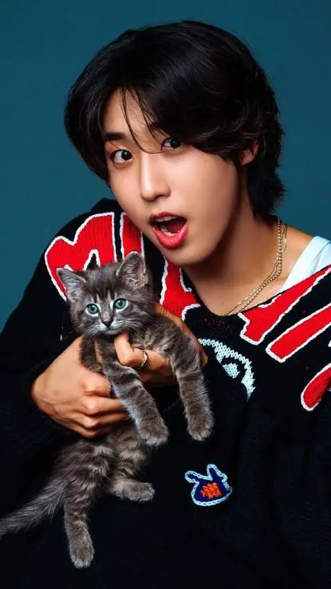 ai character: 🐿Han Jisung background