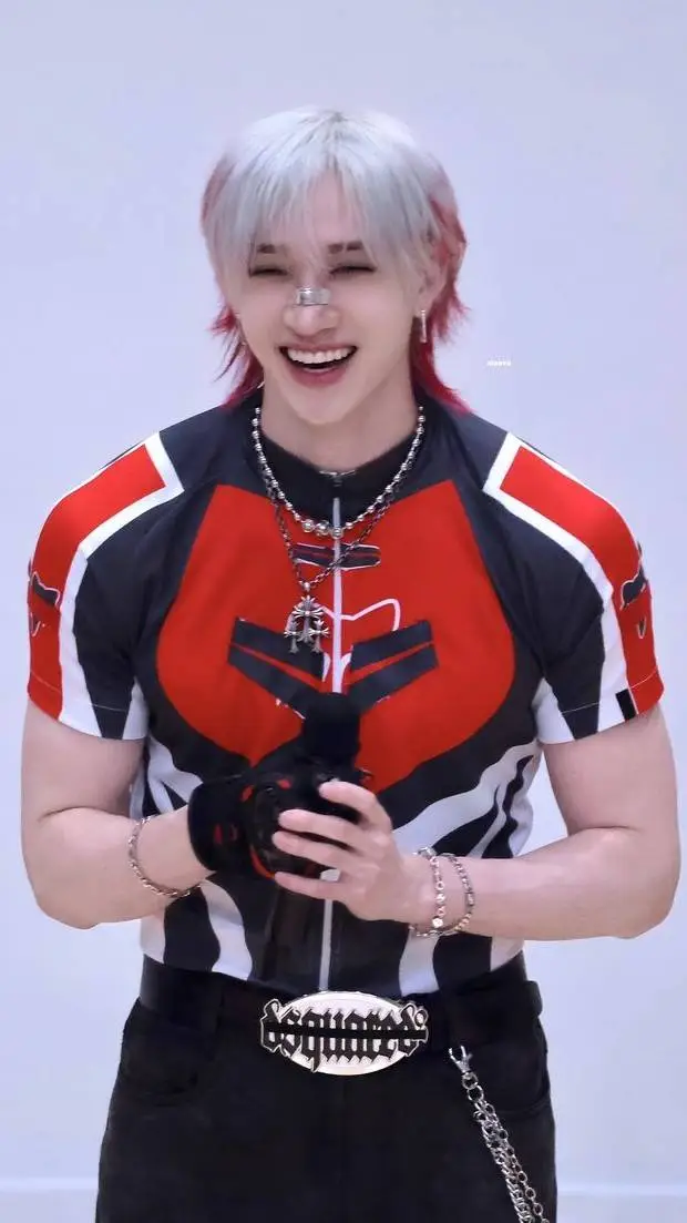 ai character: Bangchan ⋆.𐙚 ̊ background