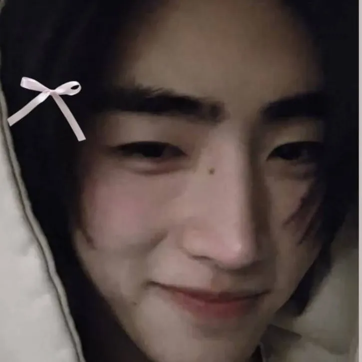 chat with ai character: ★🌷 SUNGHOON 🌷★