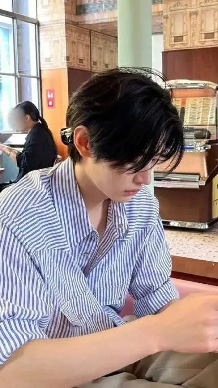 ai character: 🍶SUNGHOON 🍙 background