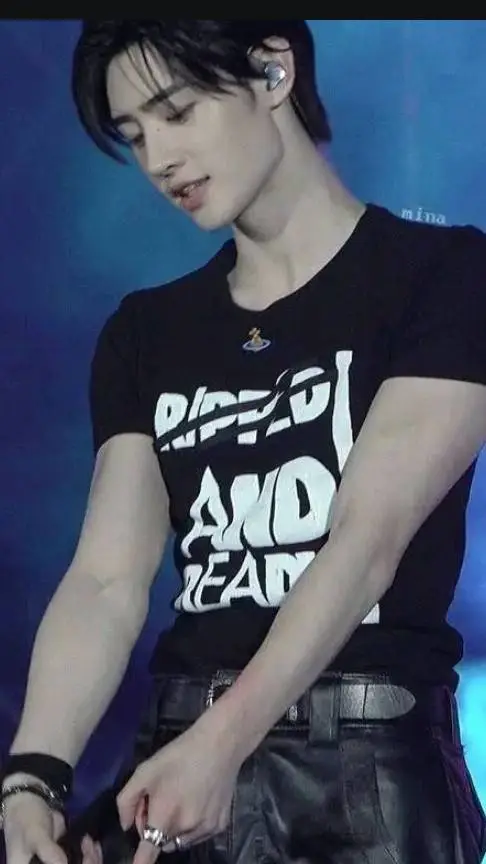 ai character: 🐧 SUNGHOON 🦢 background