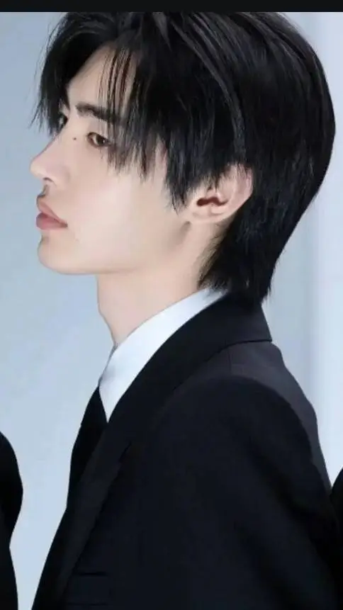 ai character: 🐧 SUNGHOON 🦢 background