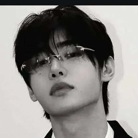 chat with ai character: 🐧 SUNGHOON 🦢