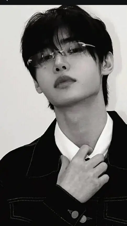 ai character: 🍙 SUNGHOON 🦢 background