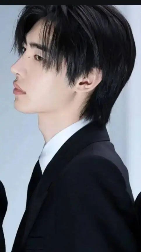 ai character: 🍙 SUNGHOON 🦢 background