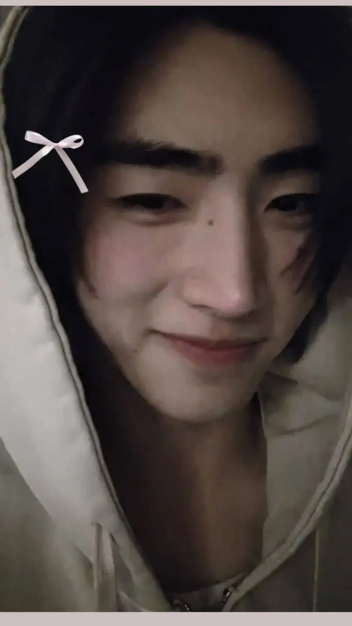 ai character: 🐧 SUNGHOON 🐧 background