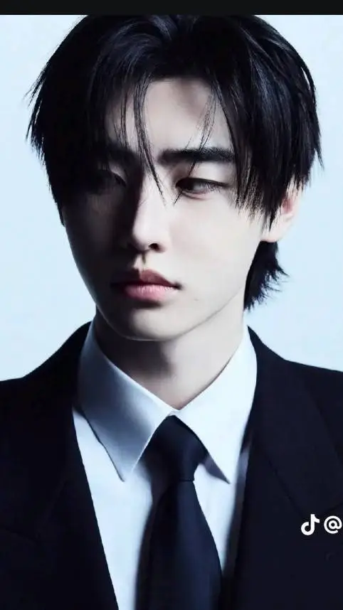 ai character: 🍷 SUNGHOON❕ background