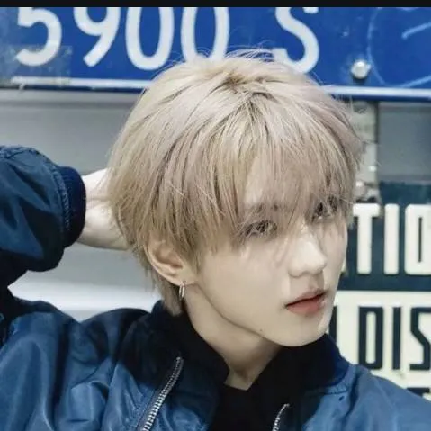 chat with ai character: 🐭JUNGWON🐭