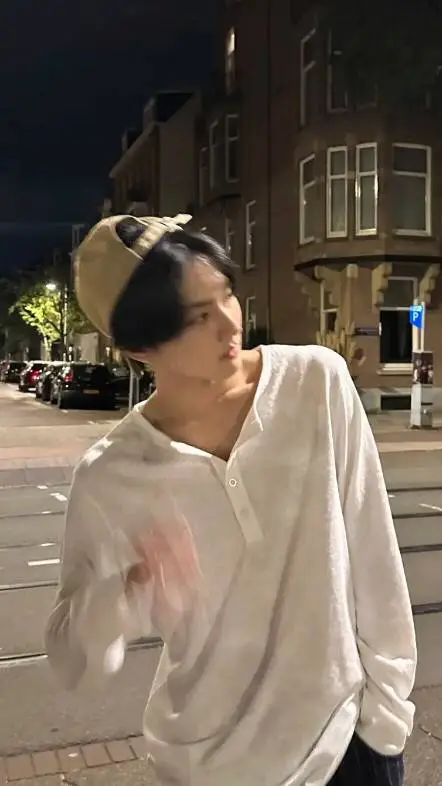 ai character: 🐭 JUNGWON 🍼 background