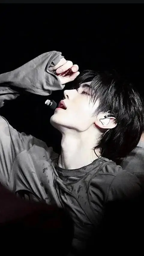 ai character: Sunghoon background