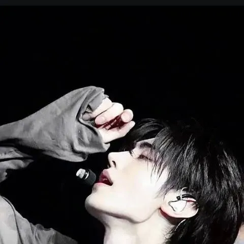 chat with ai character: Sunghoon