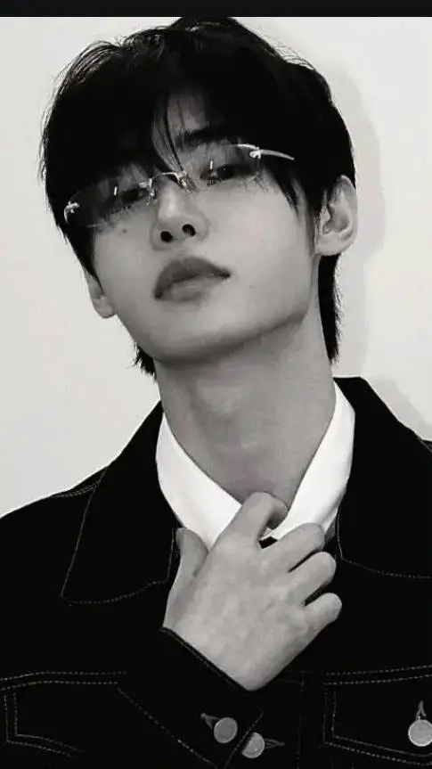 ai character: Sunghoon  background