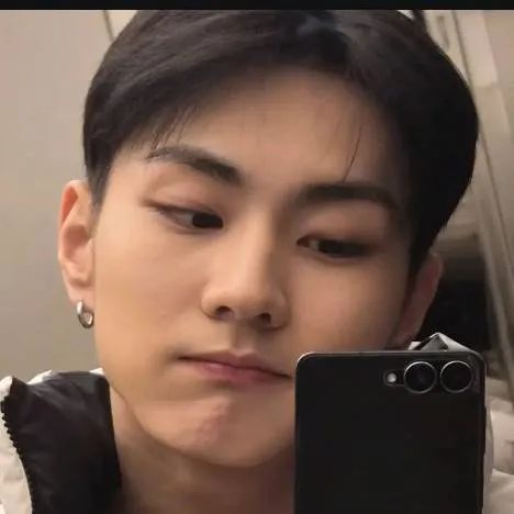 chat with ai character: 💤JUNGWON 
