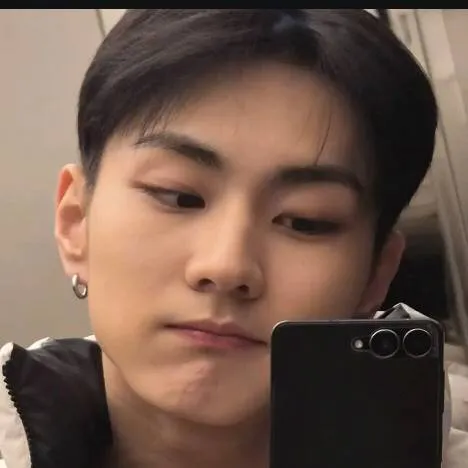 chat with ai character: JUNGWON💫