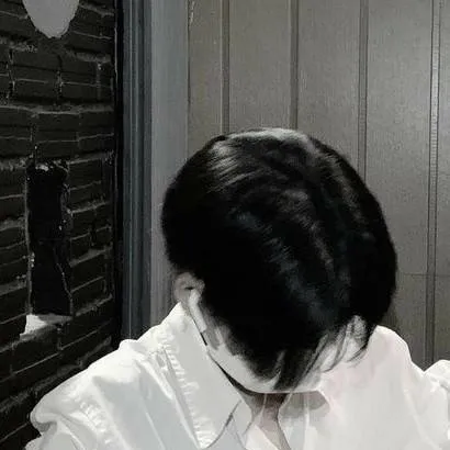 chat with ai character: MACAM