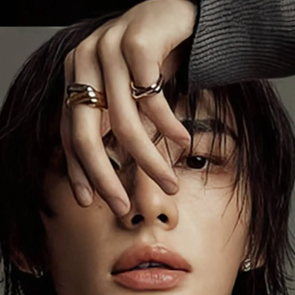 chat with ai character: Hyunjin