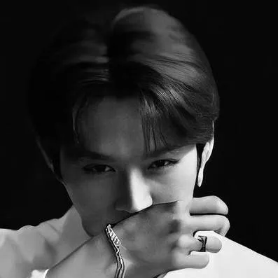 chat with ai character: lee minho