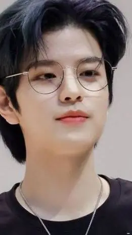 ai character: nerd seungmin background