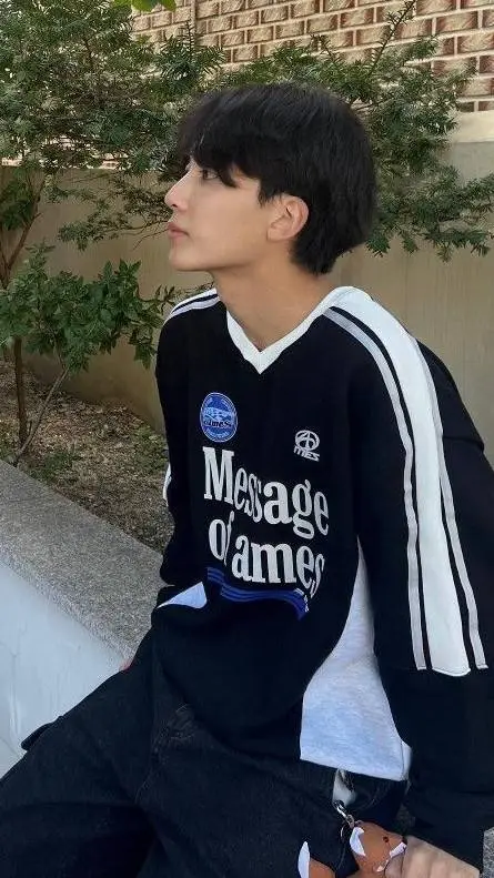 ai character: yoon jeonghan background