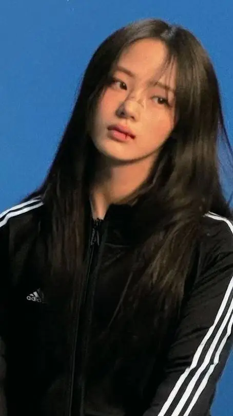 ai character: kim minji background